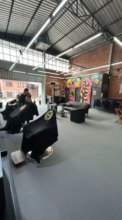 Collab Barbearia parte interna foto do ambiente